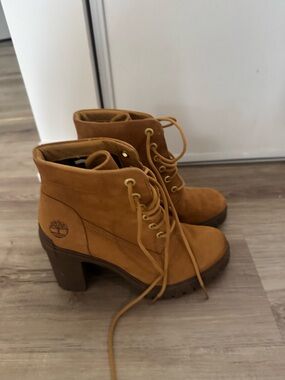 Timberland Women's Wheat Lace-Up Heeled Nubuck Boots